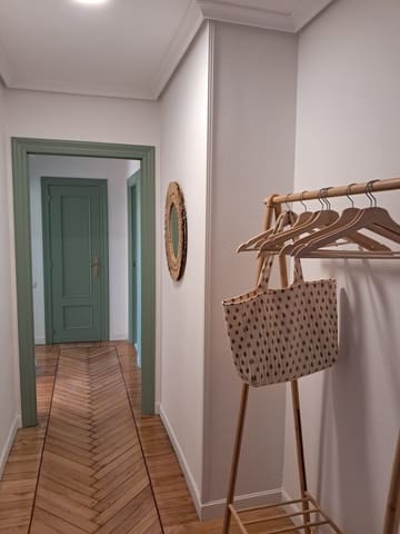 2 soverom Leilighet til leie i Santander - € 900 (Ref: 9972829)