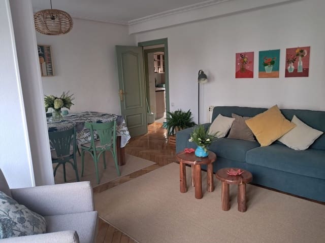 2 soverom Leilighet til leie i Santander - € 900 (Ref: 9972829)