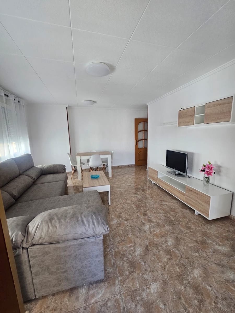 3 soveværelse Lejlighed til leje i Torrevieja - € 900 (Ref: 9974634)
