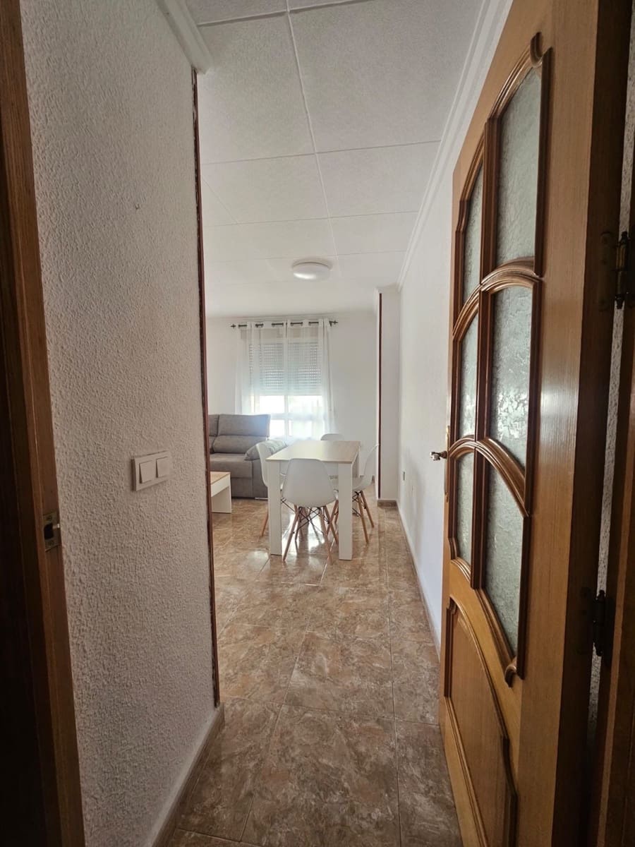 3 soveværelse Lejlighed til leje i Torrevieja - € 900 (Ref: 9974634)