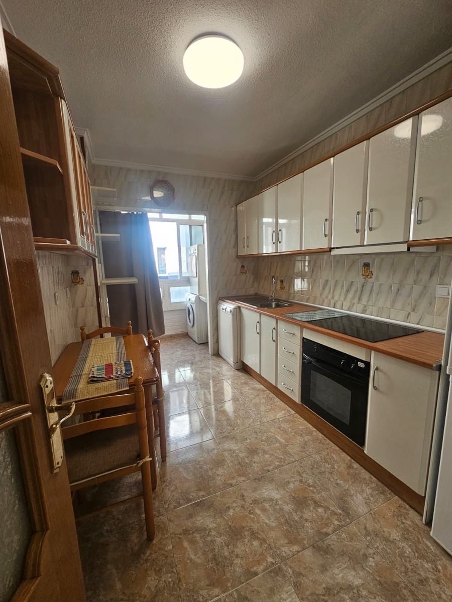 3 soveværelse Lejlighed til leje i Torrevieja - € 900 (Ref: 9974634)