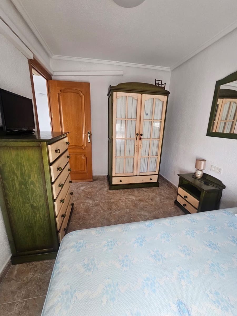 3 soveværelse Lejlighed til leje i Torrevieja - € 900 (Ref: 9974634)