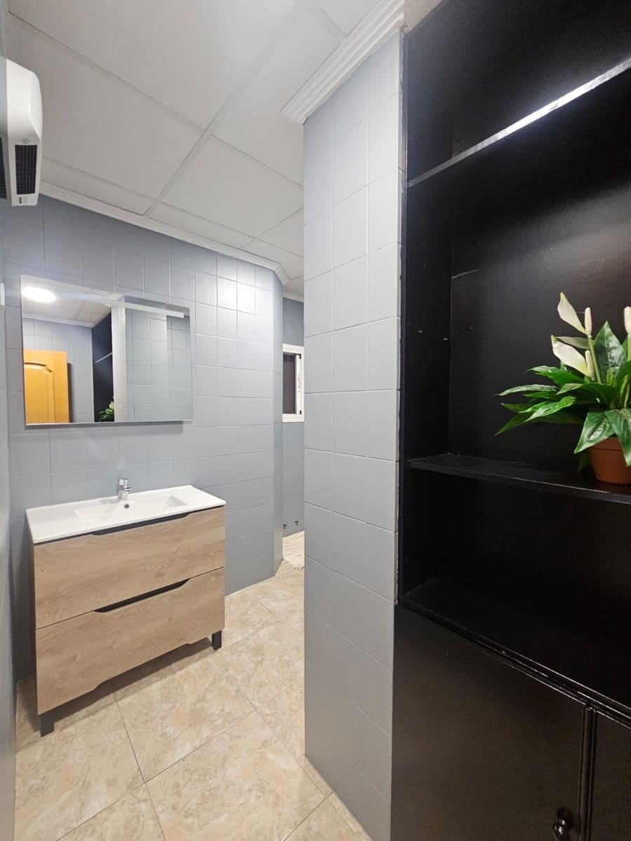 3 soveværelse Lejlighed til leje i Torrevieja - € 900 (Ref: 9974634)