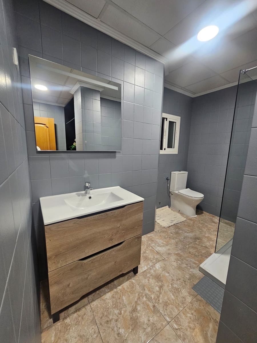 3 soveværelse Lejlighed til leje i Torrevieja - € 900 (Ref: 9974634)