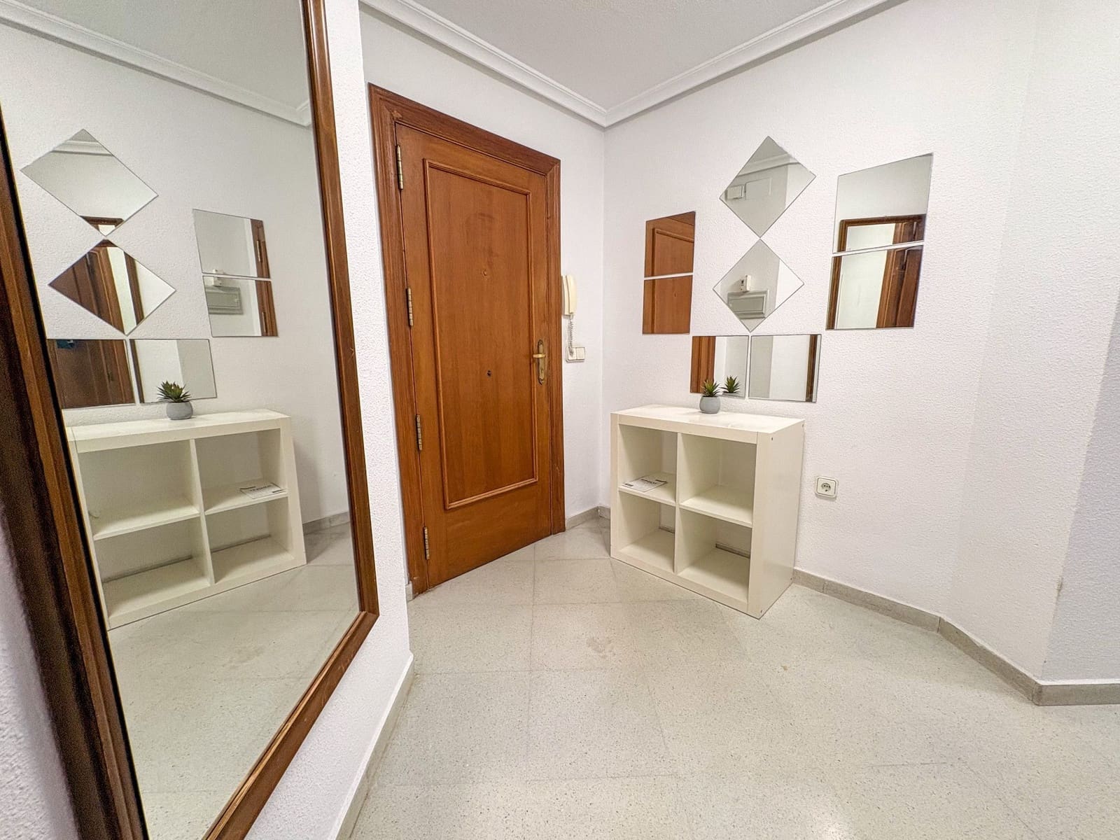 4 quarto Apartamento para arrendar em Torrevieja - 1 350 € (Ref: 9984325)