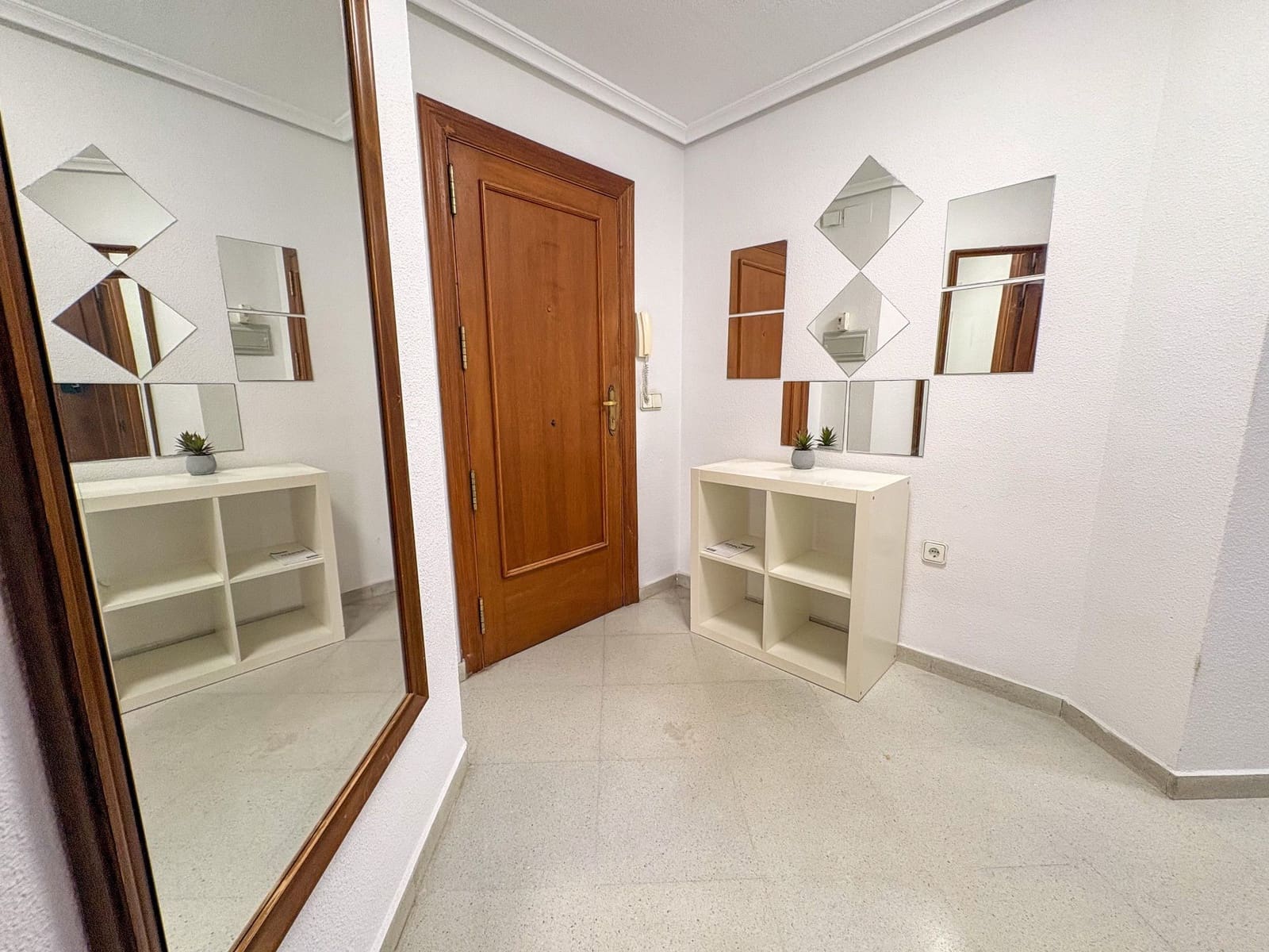 4 quarto Apartamento para arrendar em Torrevieja - 1 350 € (Ref: 9984325)