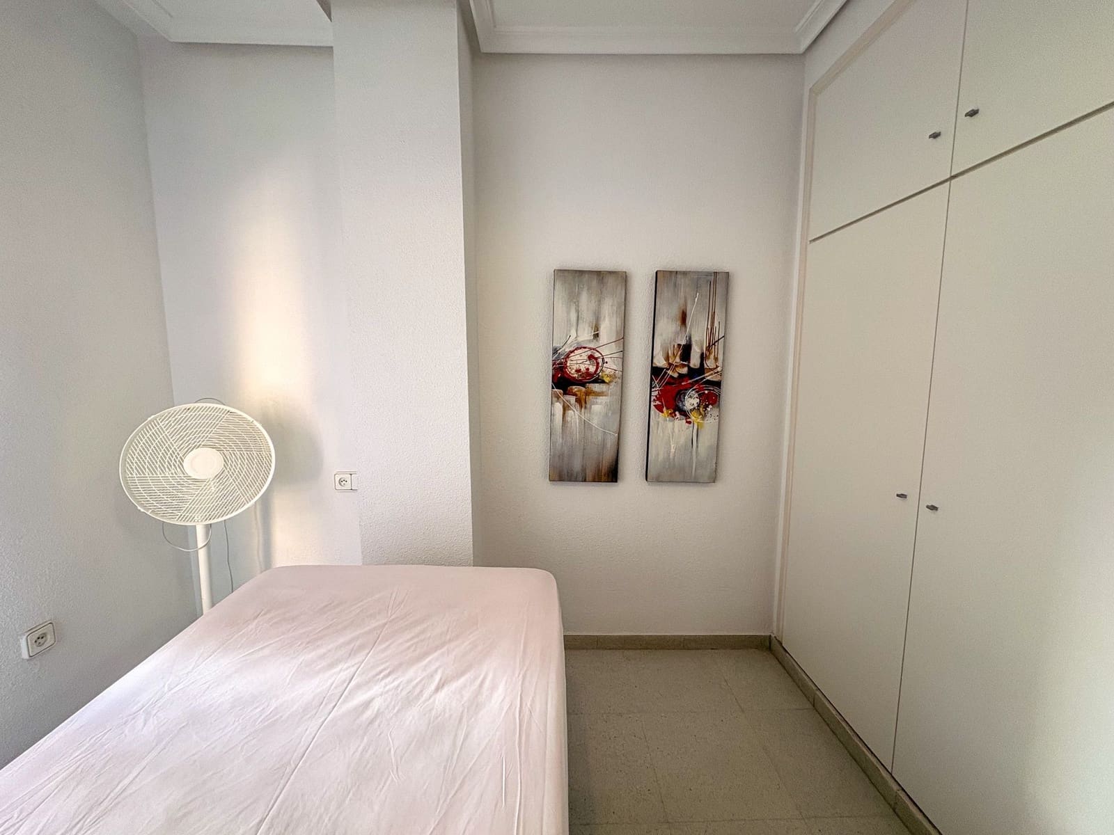 4 quarto Apartamento para arrendar em Torrevieja - 1 350 € (Ref: 9984325)