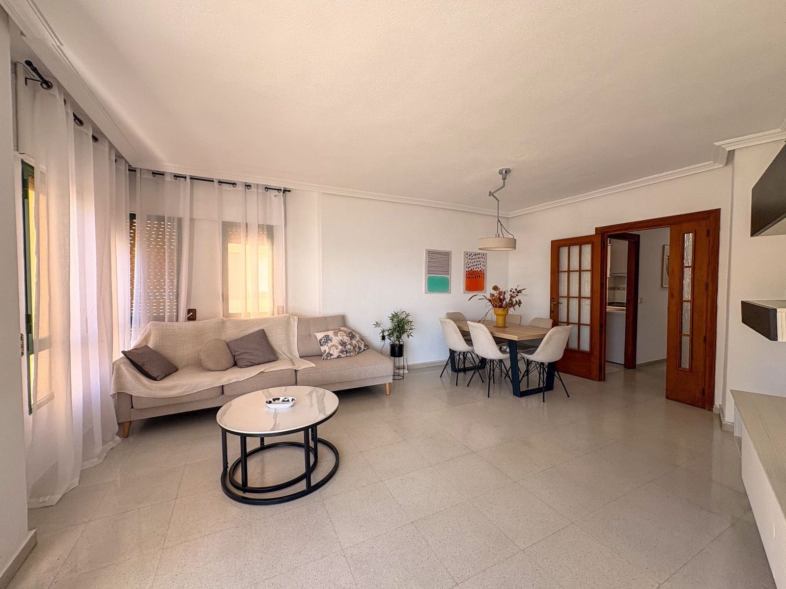 4 quarto Apartamento para arrendar em Torrevieja - 1 350 € (Ref: 9984325)