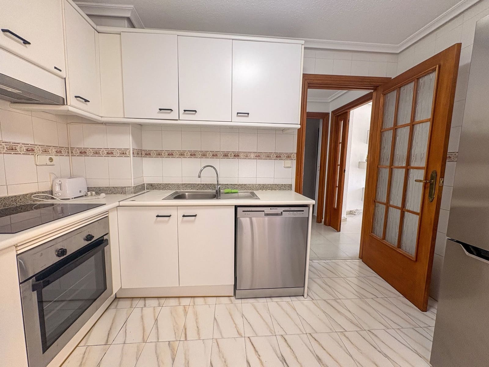 4 quarto Apartamento para arrendar em Torrevieja - 1 350 € (Ref: 9984325)