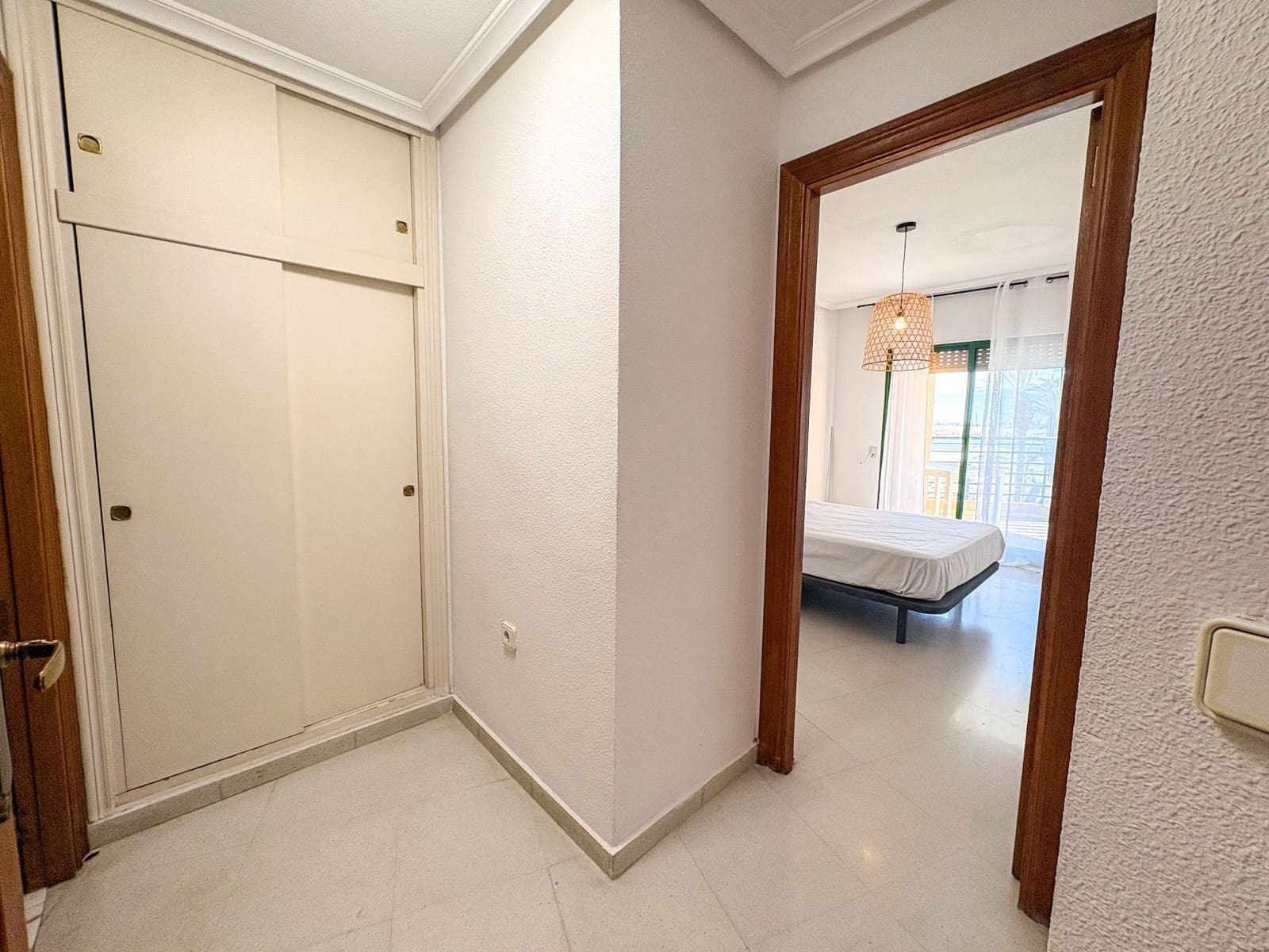4 quarto Apartamento para arrendar em Torrevieja - 1 350 € (Ref: 9984325)