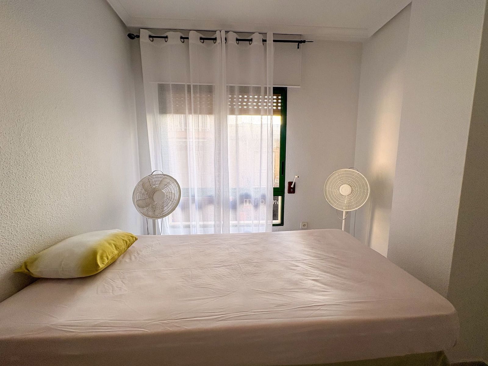 4 quarto Apartamento para arrendar em Torrevieja - 1 350 € (Ref: 9984325)