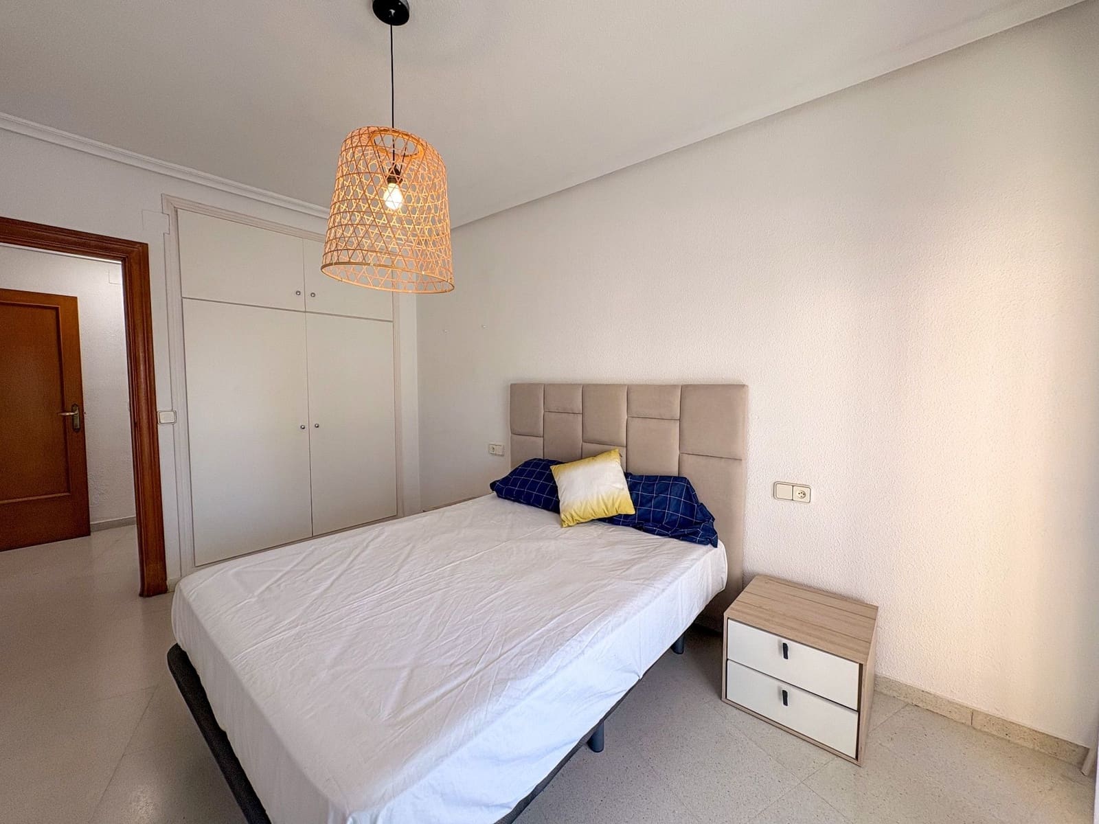 4 quarto Apartamento para arrendar em Torrevieja - 1 350 € (Ref: 9984325)