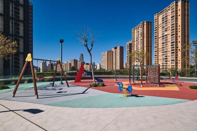 2 slaapkamer Appartement te koop in Playa Poniente, Benidorm met zwembad garage - € 649.000 (Ref: 10136141)