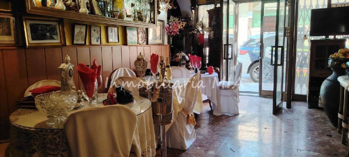 Kommersiell till salu i Torremolinos med pool - 295 000 € (Ref: 9956385)