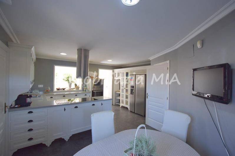 5 soverom Villa til salgs i Alhaurin de la Torre med svømmebasseng garasje - € 1 250 000 (Ref: 9956403)