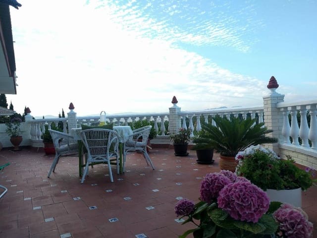 11 sypialnia Willa na sprzedaż w Aeropuerto Base Aerea, Miasto Málaga z basenem - 1 250 000 € (Ref: 9956417)