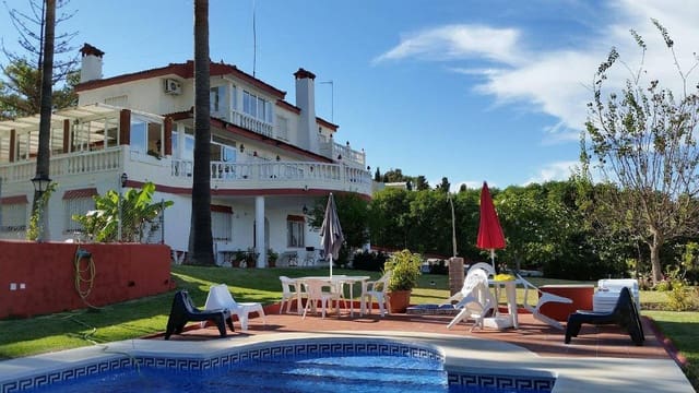 11 sypialnia Willa na sprzedaż w Aeropuerto Base Aerea, Miasto Málaga z basenem - 1 250 000 € (Ref: 9956417)
