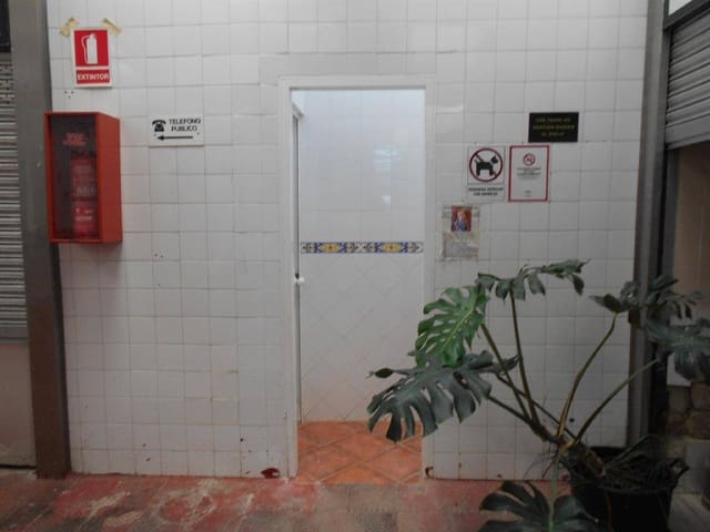 Commerciale in vendita in Ind Siemens, Malaga città - 450.000 € (Rif: 9956420)