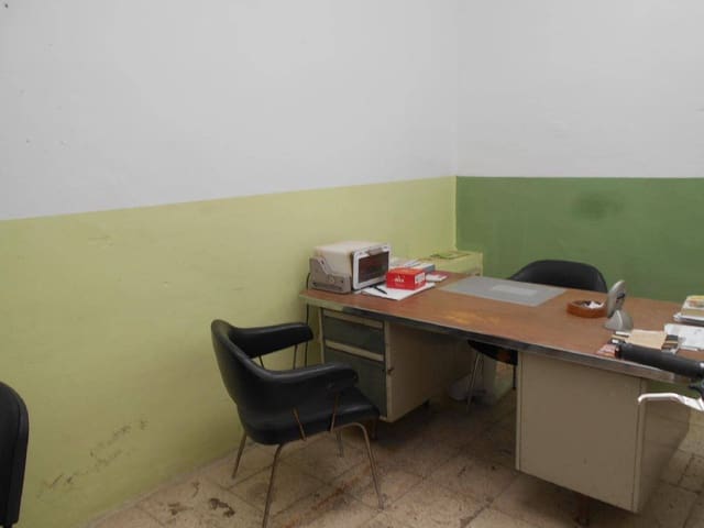 Commerciale in vendita in Ind Siemens, Malaga città - 450.000 € (Rif: 9956420)