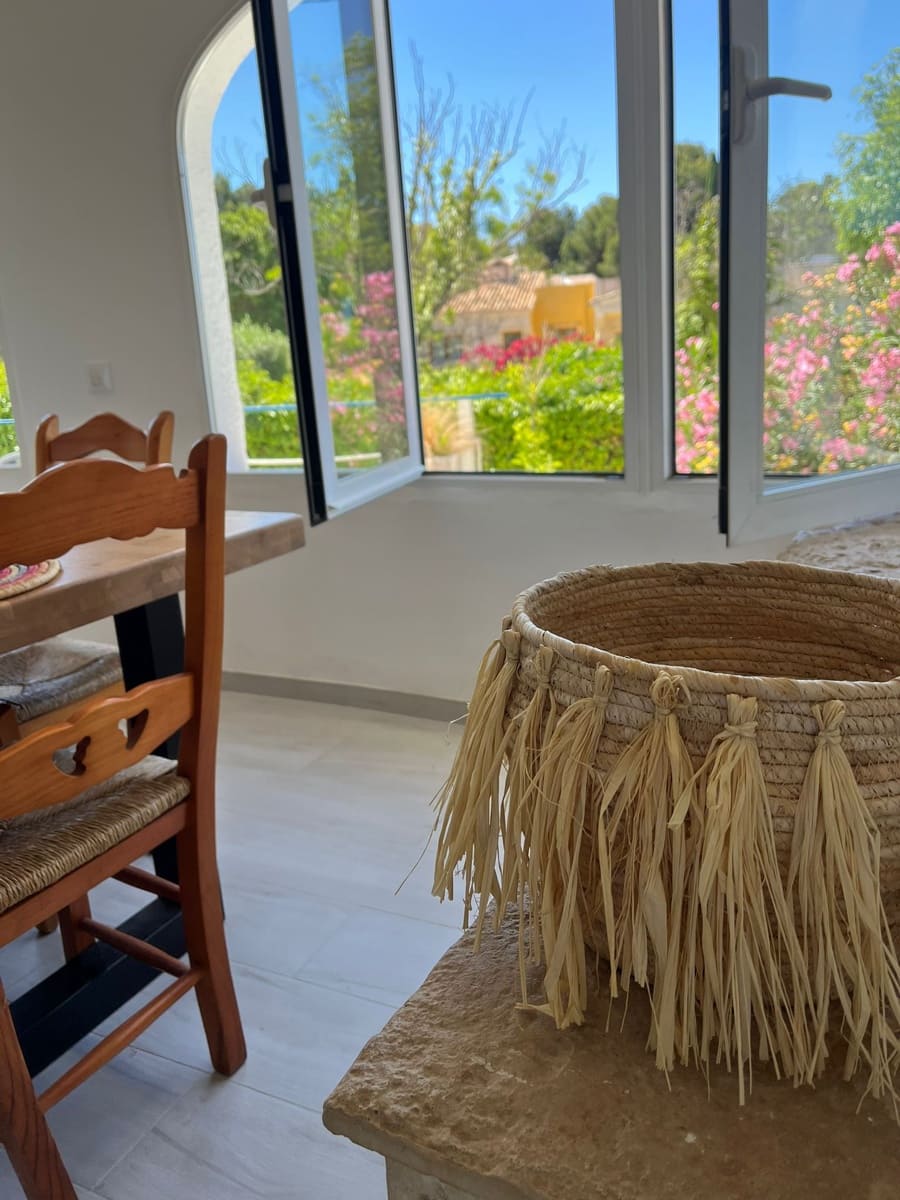 3 soveværelse Semi-Rækkehus til leje i Javea / Xabia med swimmingpool - € 1.500 (Ref: 9041077)