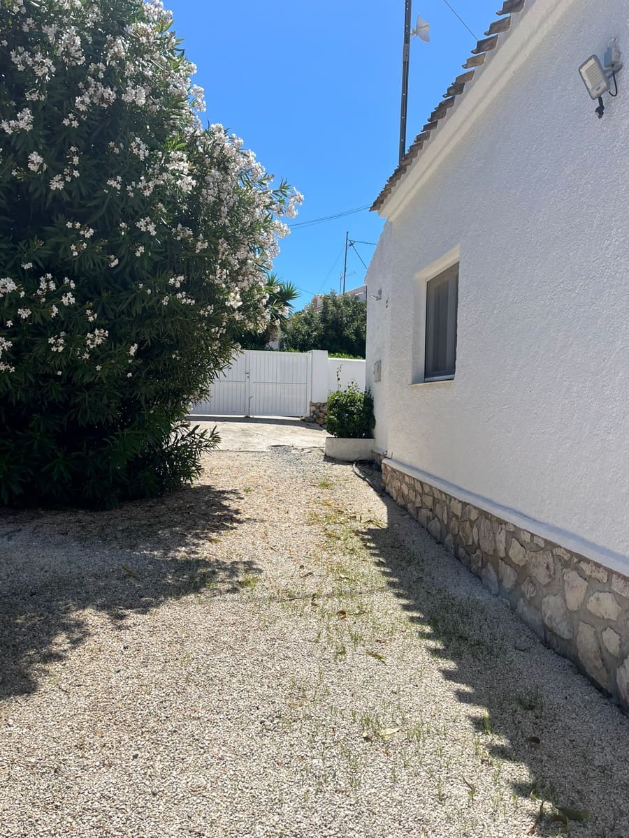 3 soveværelse Semi-Rækkehus til leje i Javea / Xabia med swimmingpool - € 1.500 (Ref: 9041077)