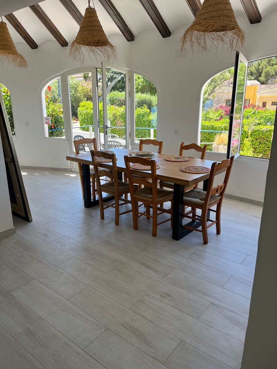 3 soveværelse Semi-Rækkehus til leje i Javea / Xabia med swimmingpool - € 1.500 (Ref: 9041077)