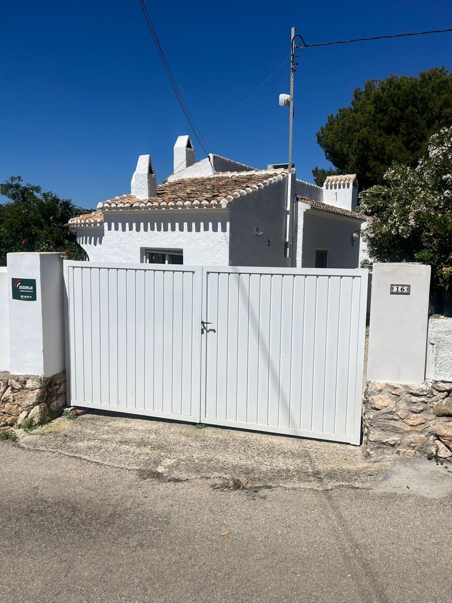 3 soveværelse Semi-Rækkehus til leje i Javea / Xabia med swimmingpool - € 1.500 (Ref: 9041077)