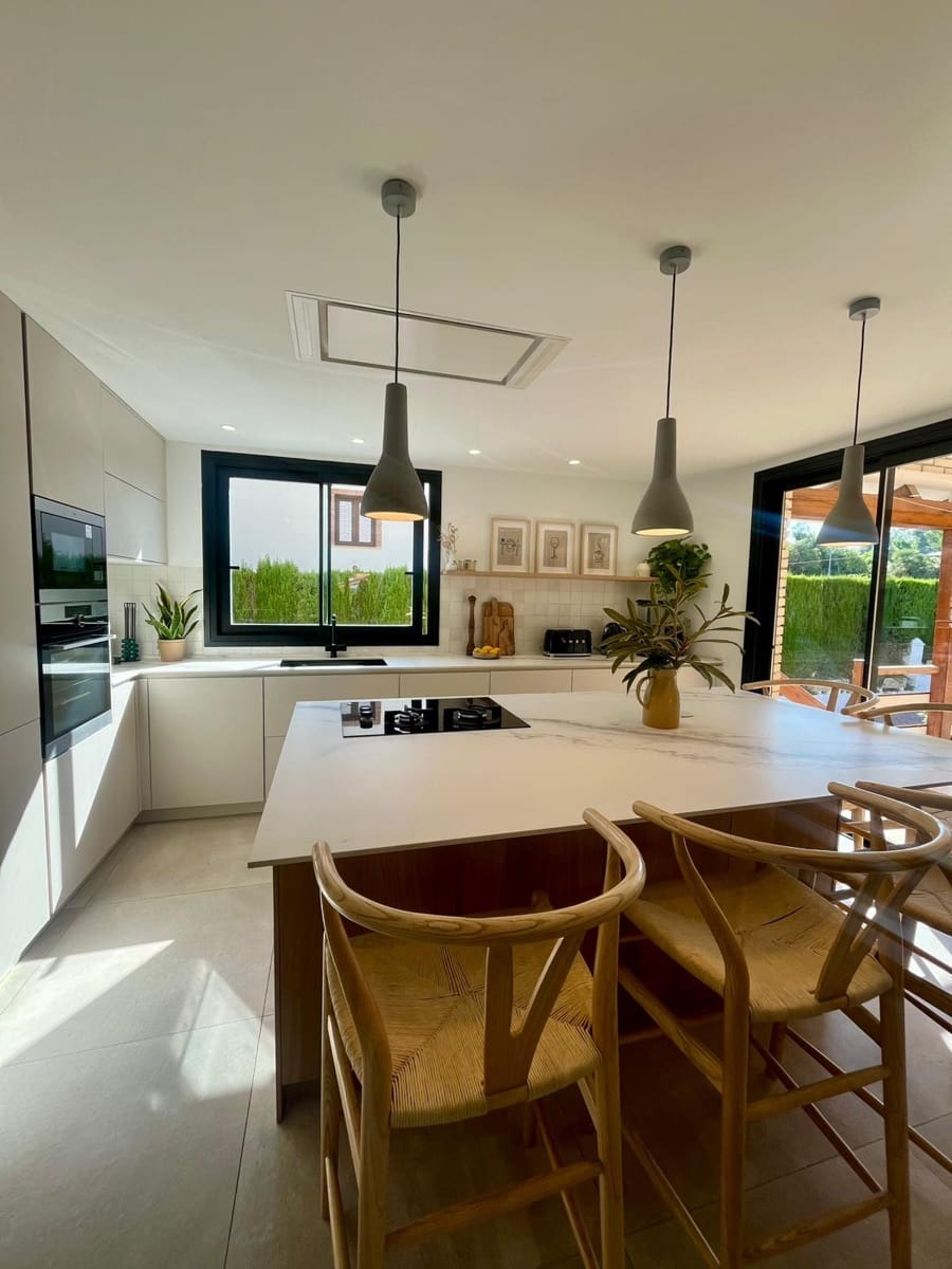 4 bedroom Villa for holiday rental in L'Eliana with pool garage - € 1,500 (Ref: 9377811)