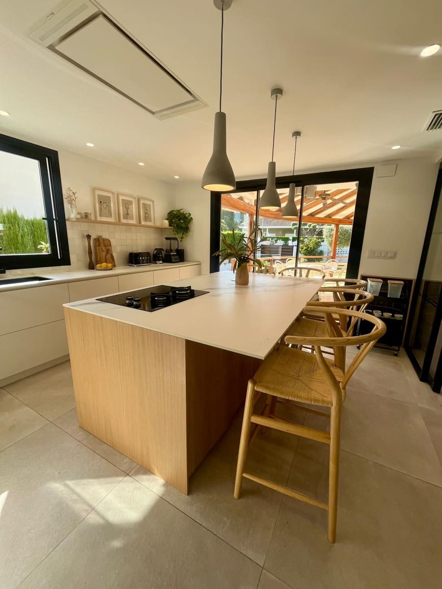 4 bedroom Villa for holiday rental in L'Eliana with pool garage - € 1,500 (Ref: 9377811)