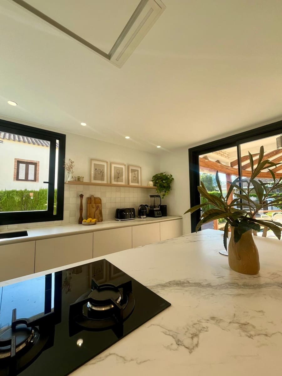 4 bedroom Villa for holiday rental in L'Eliana with pool garage - € 1,500 (Ref: 9377811)