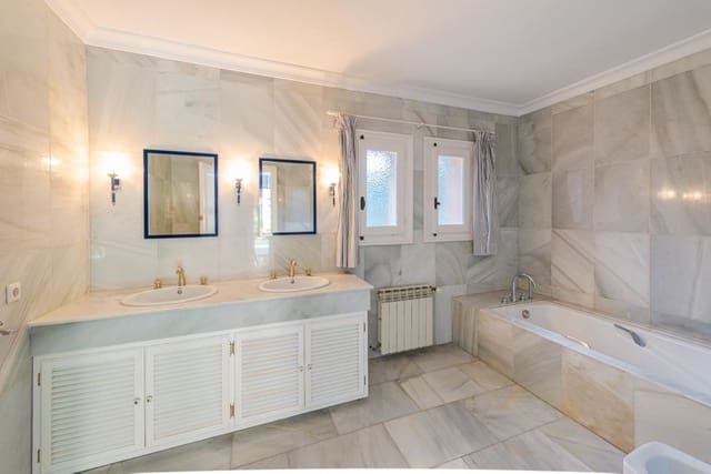 5 chambre Villa/Maison à vendre à Estepona avec piscine - 1 750 000 € (Ref: 9077150)