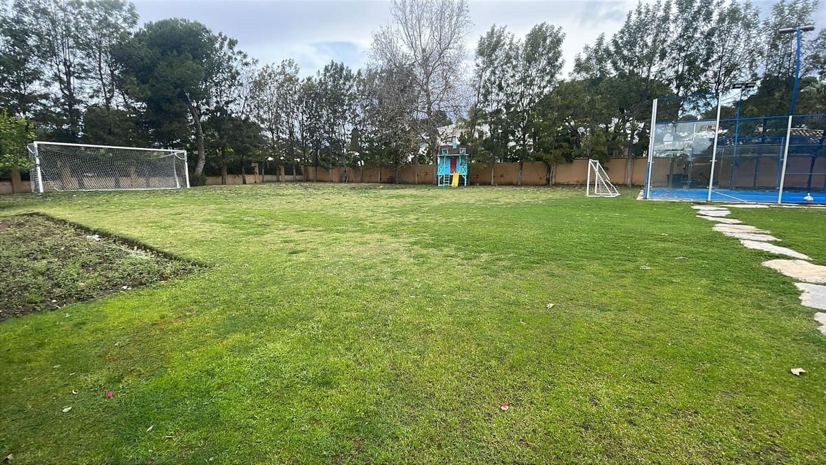 Byggetomt til salgs i Estepona - € 3 150 000 (Ref: 9077152)