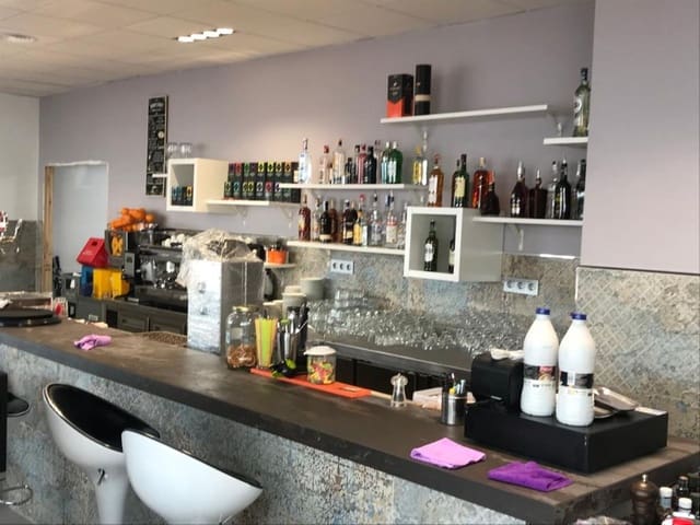 Erhverv til salg i Marbella med garage - € 350.000 (Ref: 9077153)