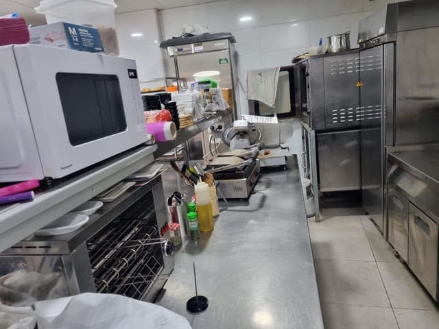 Erhverv til salg i Marbella med garage - € 350.000 (Ref: 9077153)