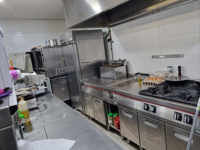 Erhverv til salg i Marbella med garage - € 350.000 (Ref: 9077153)