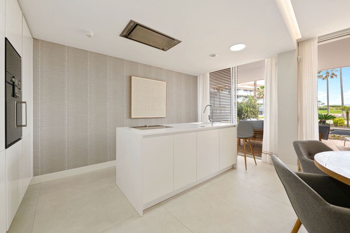 3 bedroom Apartment for sale in Estepona with pool garage - € 995,000 (Ref: 9077156)