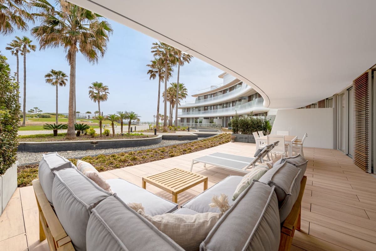 3 bedroom Apartment for sale in Estepona with pool garage - € 995,000 (Ref: 9077156)