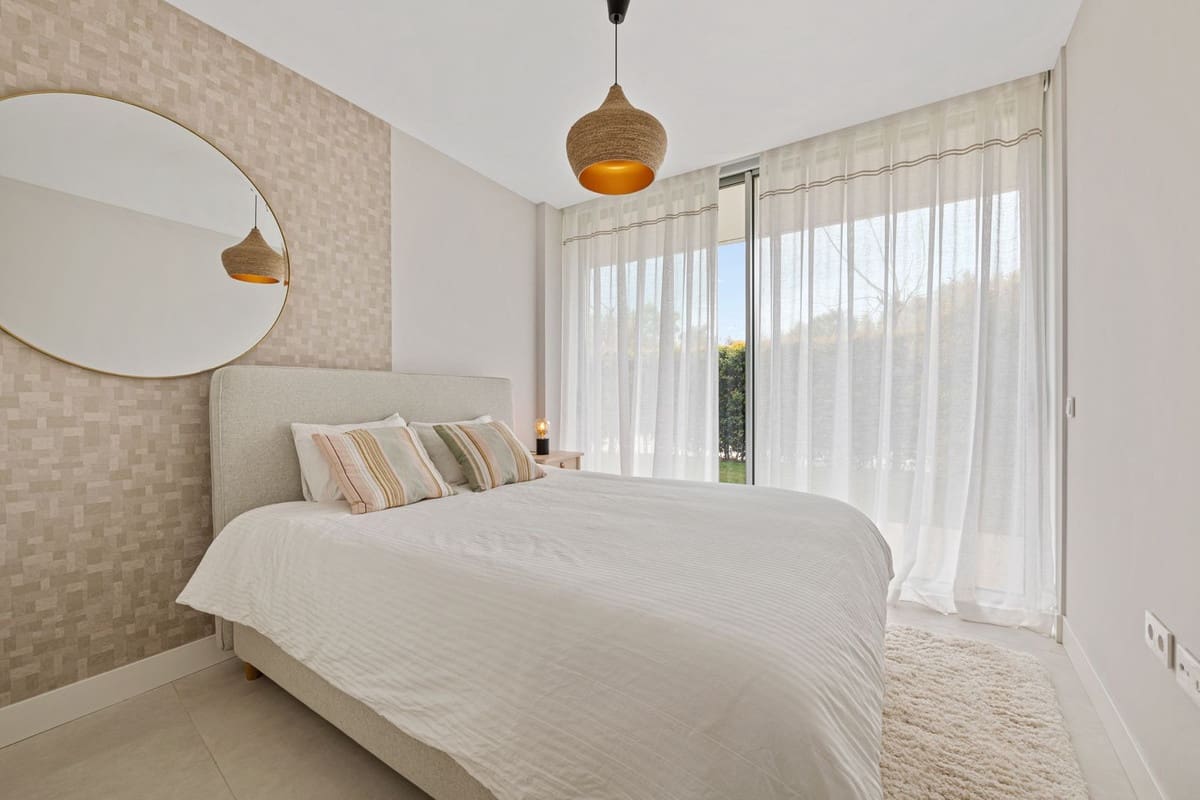 3 bedroom Apartment for sale in Estepona with pool garage - € 995,000 (Ref: 9077156)