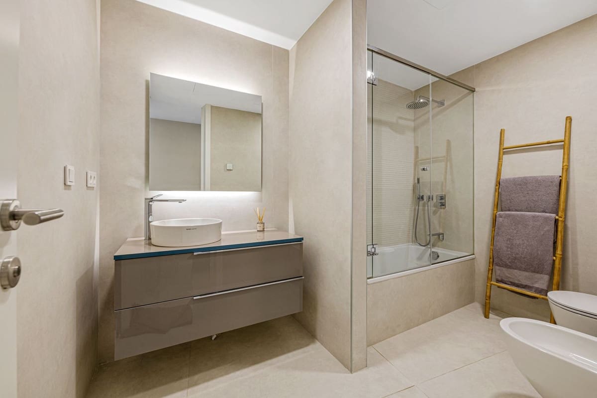 3 bedroom Apartment for sale in Estepona with pool garage - € 995,000 (Ref: 9077156)