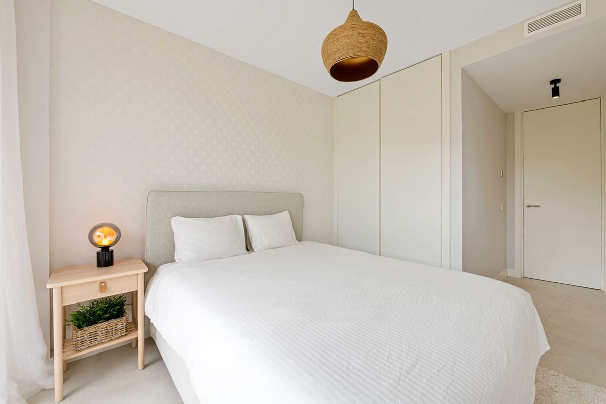 3 bedroom Apartment for sale in Estepona with pool garage - € 995,000 (Ref: 9077156)