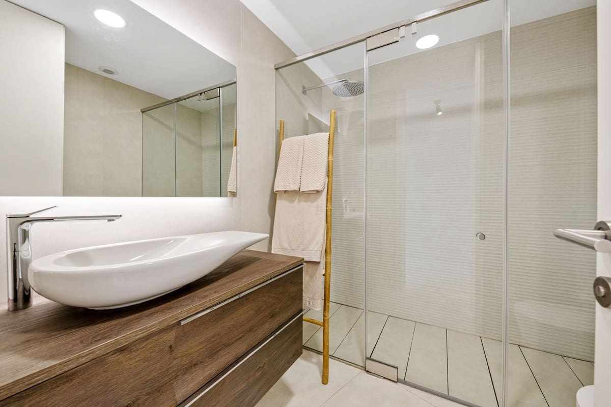 3 bedroom Apartment for sale in Estepona with pool garage - € 995,000 (Ref: 9077156)