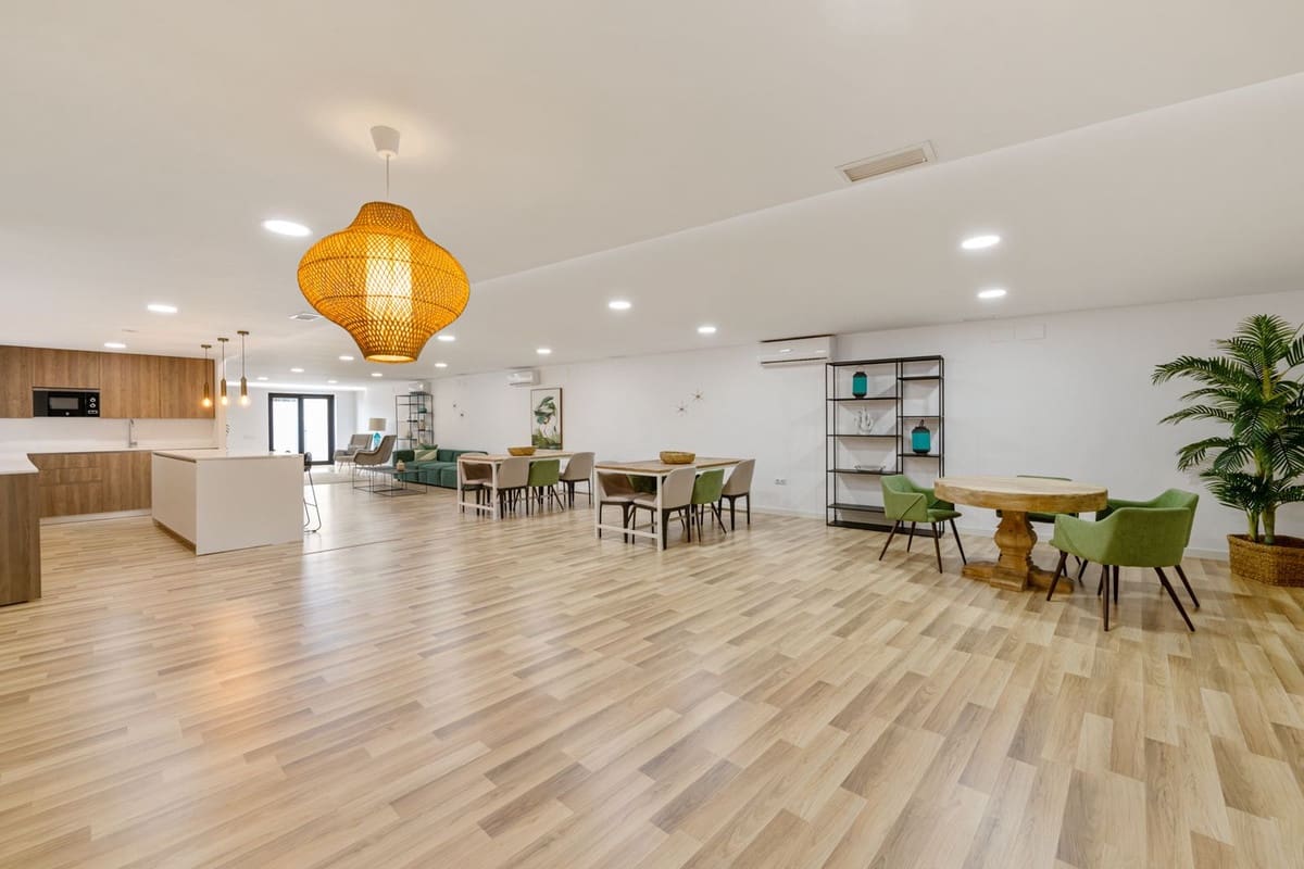 3 bedroom Apartment for sale in Estepona with pool garage - € 995,000 (Ref: 9077156)