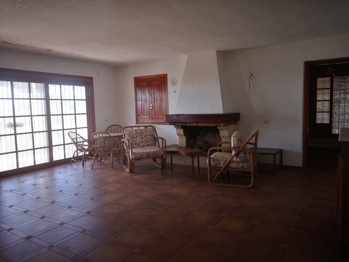 4 soveværelse Finca/Landehus til salg i Estepona med swimmingpool garage - € 1.700.000 (Ref: 9077158)