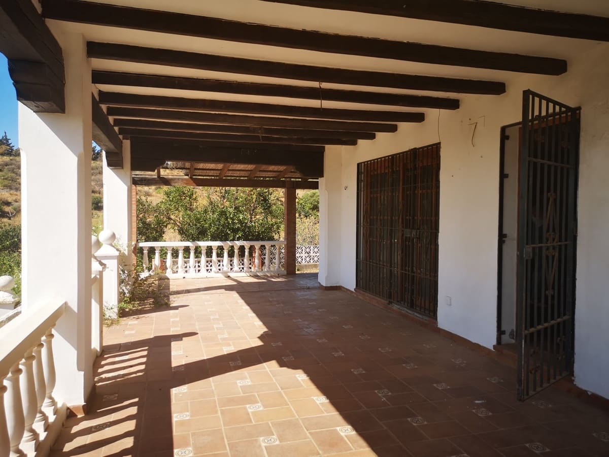 4 soveværelse Finca/Landehus til salg i Estepona med swimmingpool garage - € 1.700.000 (Ref: 9077158)