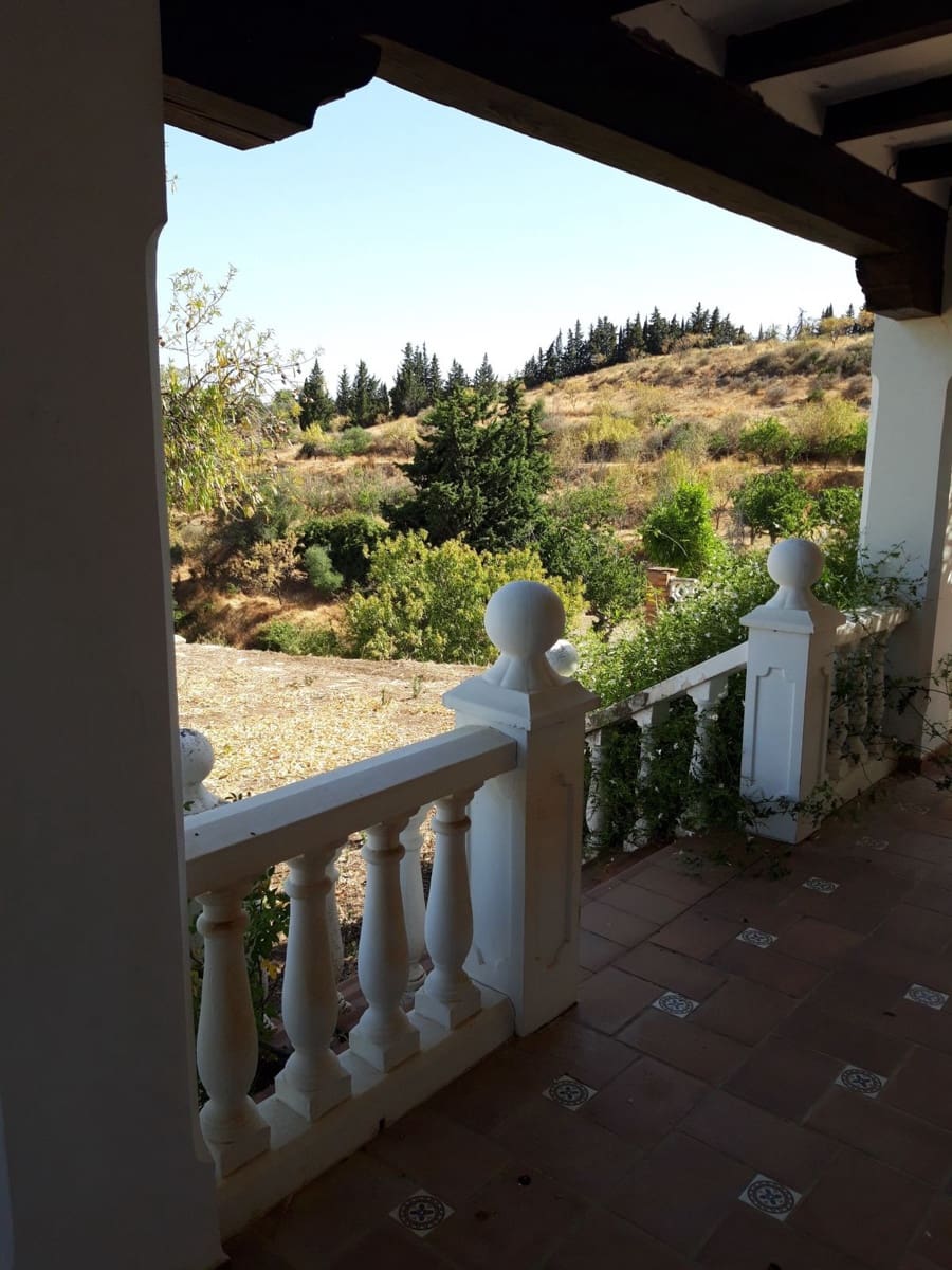 4 soveværelse Finca/Landehus til salg i Estepona med swimmingpool garage - € 1.700.000 (Ref: 9077158)