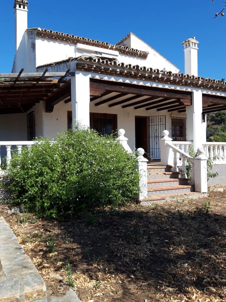 4 soveværelse Finca/Landehus til salg i Estepona med swimmingpool garage - € 1.700.000 (Ref: 9077158)