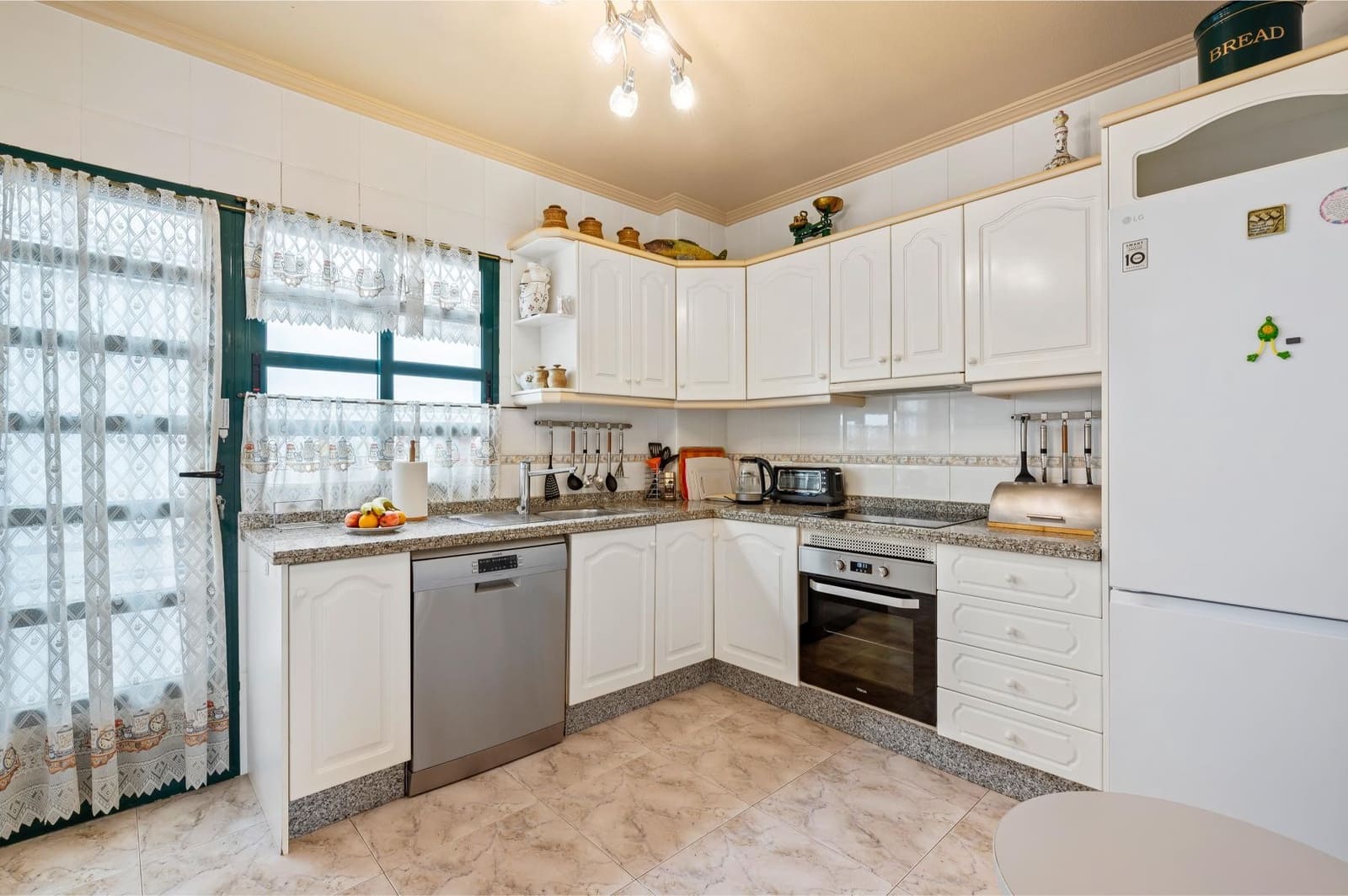 3 bedroom Townhouse for sale in La Zenia - € 309,000 (Ref: 9363205)