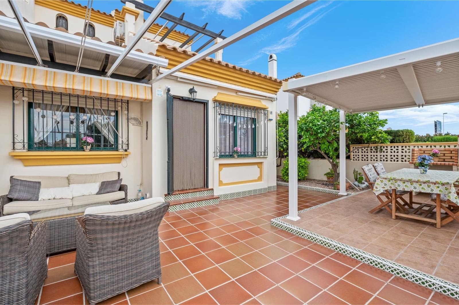 3 bedroom Townhouse for sale in La Zenia - € 309,000 (Ref: 9363205)