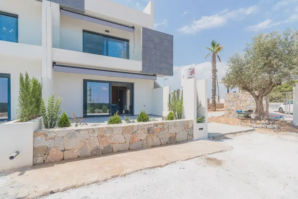 3 bedroom Bungalow for sale in Torrevieja with pool garage - € 350,000 (Ref: 10043418)