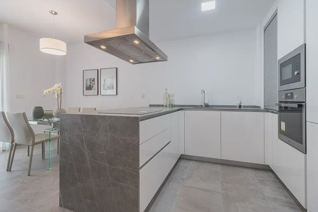 3 bedroom Bungalow for sale in Torrevieja with pool garage - € 350,000 (Ref: 10043418)